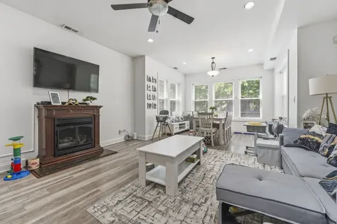 7733 North Marshfield Avenue Chicago IL 60626