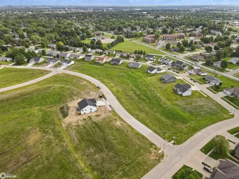 2610 Knollway Drive Marshalltown IA 50158