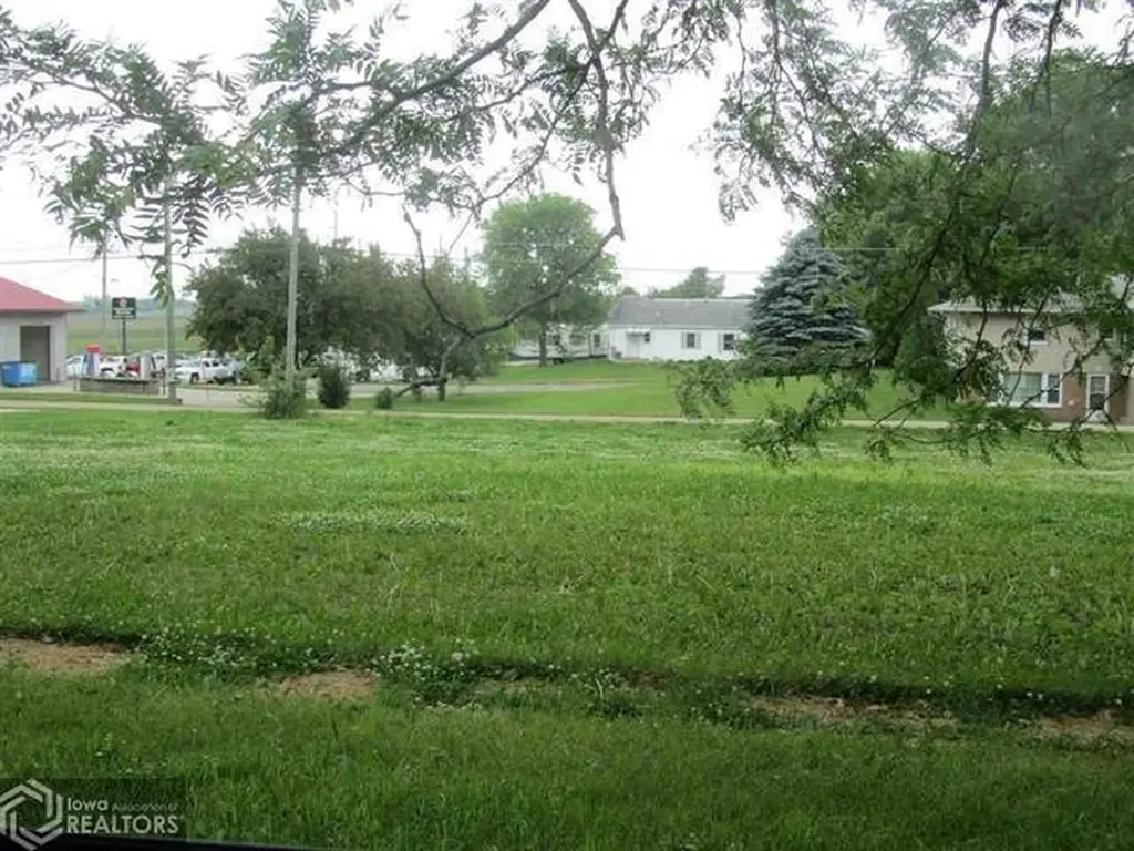 511 8th Street Traer IA 50675-9575