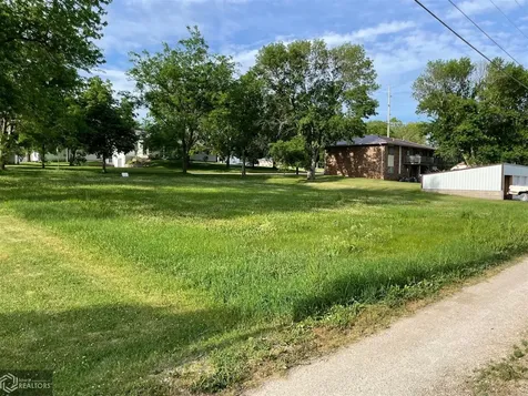 511 8th Street Traer IA 50675-9575