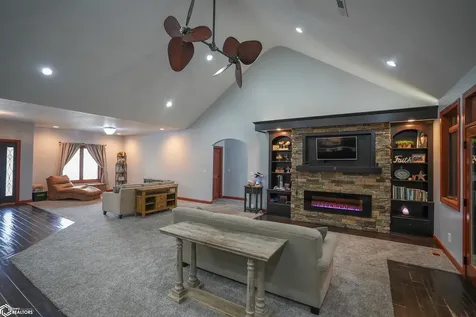 617 B Avenue E Albia IA 52531