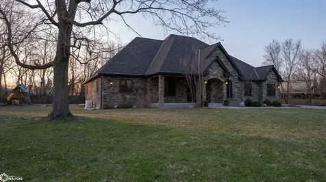 617 B Avenue E Albia IA 52531