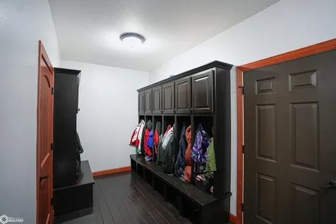 617 B Avenue E Albia IA 52531
