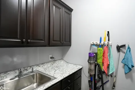 617 B Avenue E Albia IA 52531