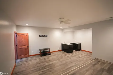 617 B Avenue E Albia IA 52531