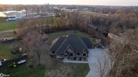 617 B Avenue E Albia IA 52531