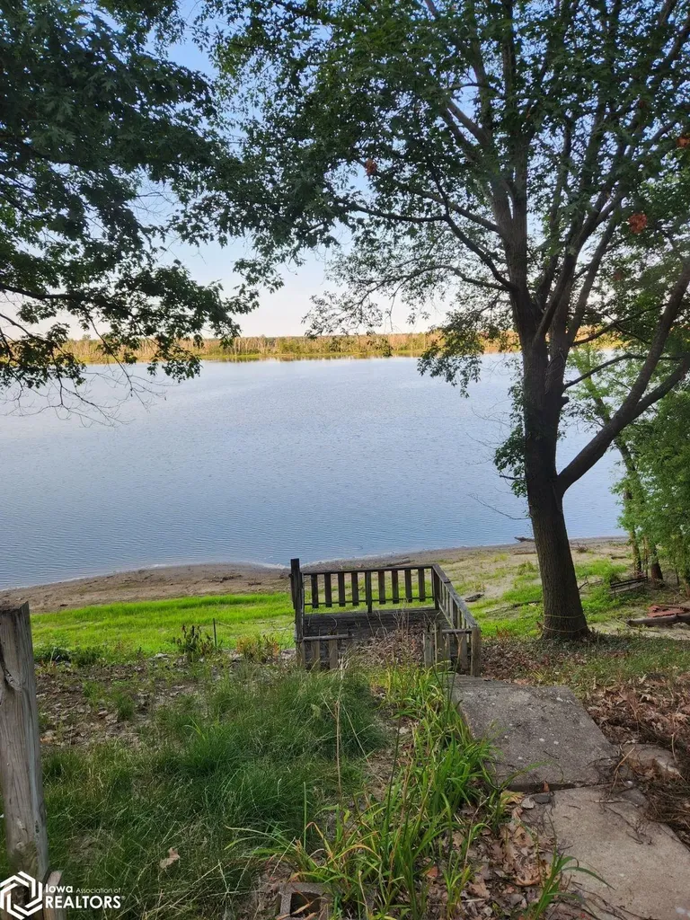 8926 93rd Avenue Wapello IA 52653