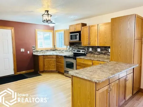 103 S Shore Drive Montezuma IA 50171