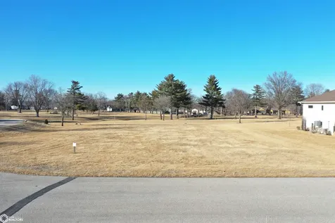 1711-12 Golf Course Boulevard Independence IA 50644