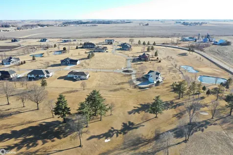 1711-12 Golf Course Boulevard Independence IA 50644