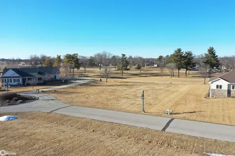 1711-12 Golf Course Boulevard Independence IA 50644