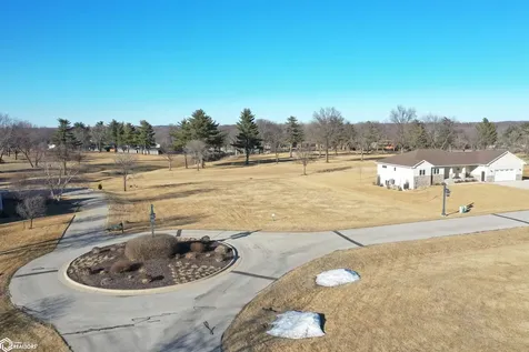 1711-12 Golf Course Boulevard Independence IA 50644