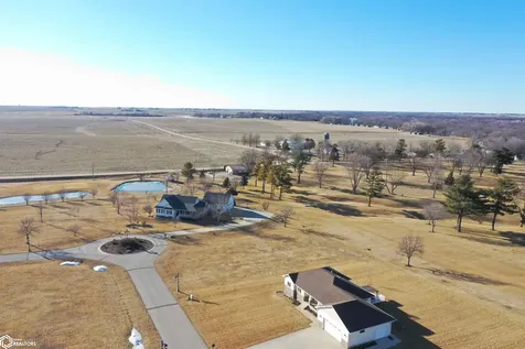 1711-12 Golf Course Boulevard Independence IA 50644
