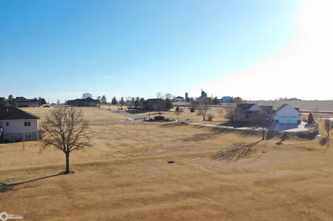 1711-12 Golf Course Boulevard Independence IA 50644