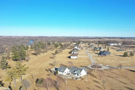 1711-12 Golf Course Boulevard Independence IA 50644