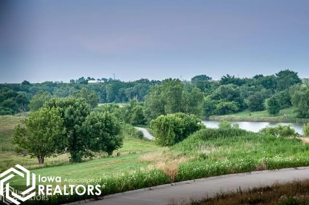 2313 Lake Trail Fairfield IA 52556