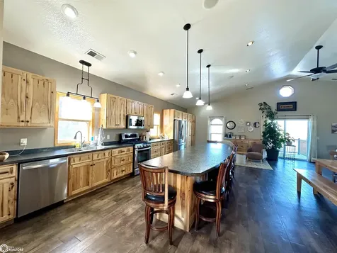 1109 E 132nd Street N Grinnell IA 50112