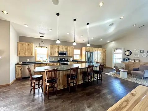 1109 E 132nd Street N Grinnell IA 50112