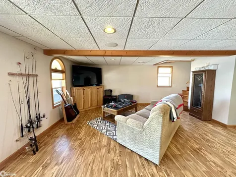 1109 E 132nd Street N Grinnell IA 50112