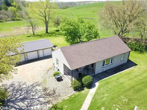 1109 E 132nd Street N Grinnell IA 50112