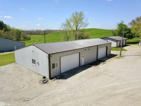 1109 E 132nd Street N Grinnell IA 50112