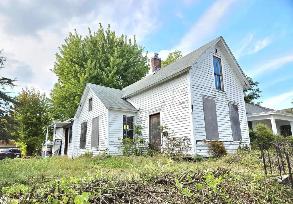 1309 S 10th Street Burlington IA 52601