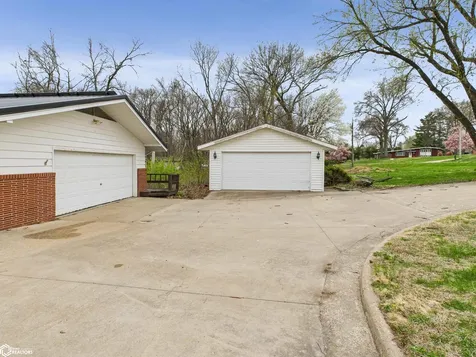 3295 Middle Road Keokuk IA 52632