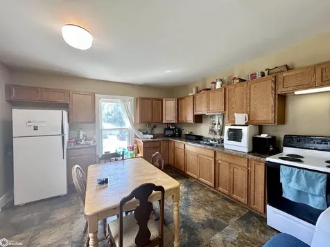 1202 Main Street Grinnell IA 50112