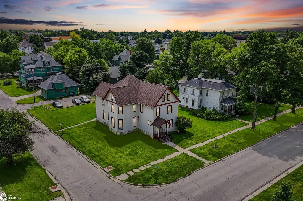 1132 Main Street Grinnell IA 50112