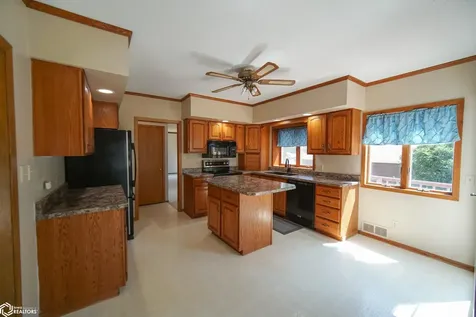 610 7th Avenue Ackley IA 50601