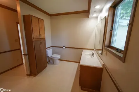 610 7th Avenue Ackley IA 50601