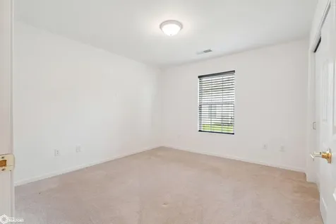 620 Layne Dr Unit 2 West Burlington IA 52655