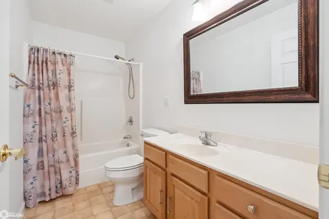 620 Layne Dr Unit 2 West Burlington IA 52655