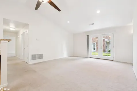 620 Layne Dr Unit 2 West Burlington IA 52655