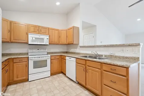 620 Layne Dr Unit 2 West Burlington IA 52655