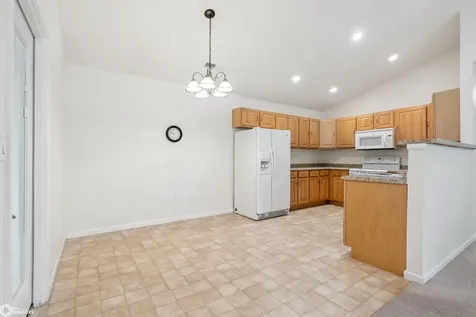 620 Layne Dr Unit 2 West Burlington IA 52655