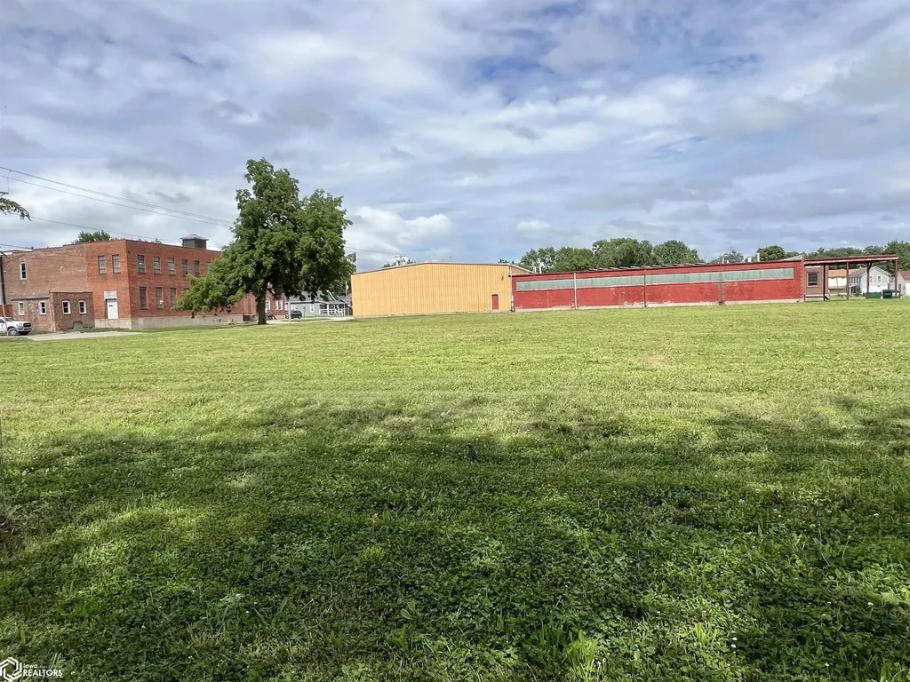 610 W Stone Avenue Fairfield IA 52556