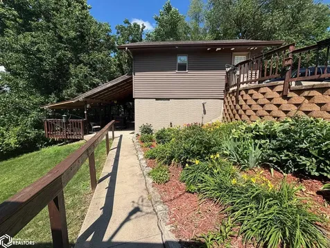 6110 N Lakeshore Drive Brooklyn IA 52211