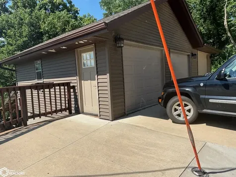 6110 N Lakeshore Drive Brooklyn IA 52211