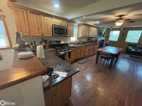 6110 N Lakeshore Drive Brooklyn IA 52211
