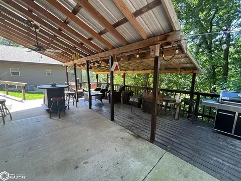 6110 N Lakeshore Drive Brooklyn IA 52211