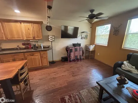 6110 N Lakeshore Drive Brooklyn IA 52211