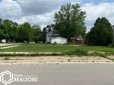 106 3rd Street SE Britt IA 50423