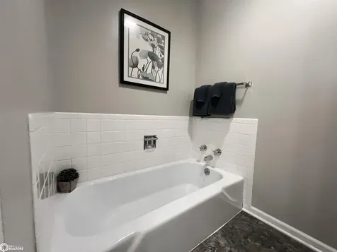 313 E 29th Street S Newton IA 50208