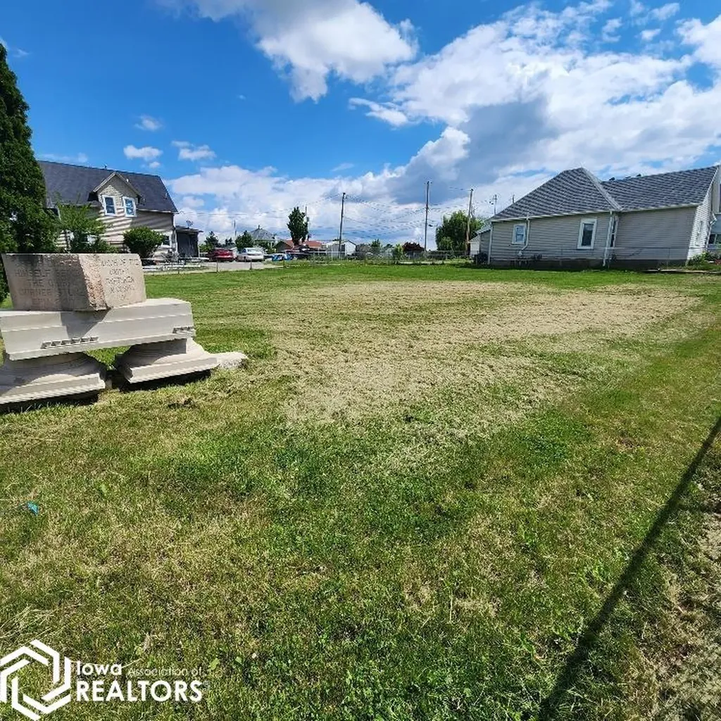 619 W State Street Marshalltown IA 50158