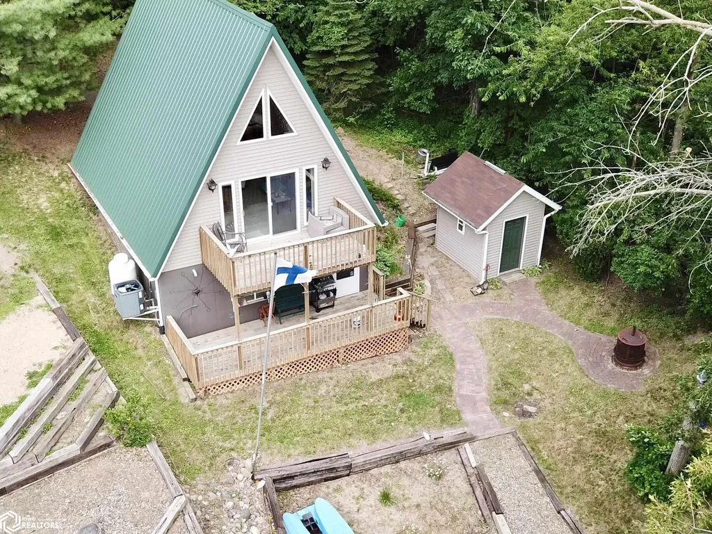 1126 Lakeshore Drive Brooklyn IA 52211