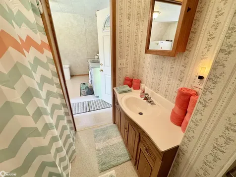1126 Lakeshore Drive Brooklyn IA 52211