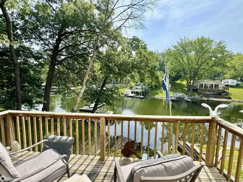 1126 Lakeshore Drive Brooklyn IA 52211