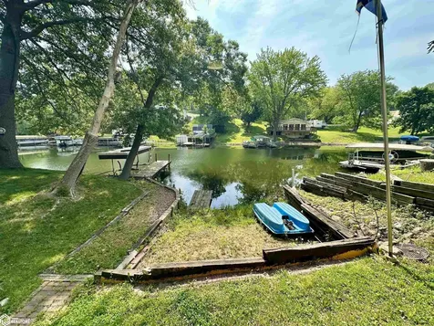 1126 Lakeshore Drive Brooklyn IA 52211