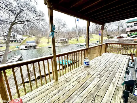 1126 Lakeshore Drive Brooklyn IA 52211